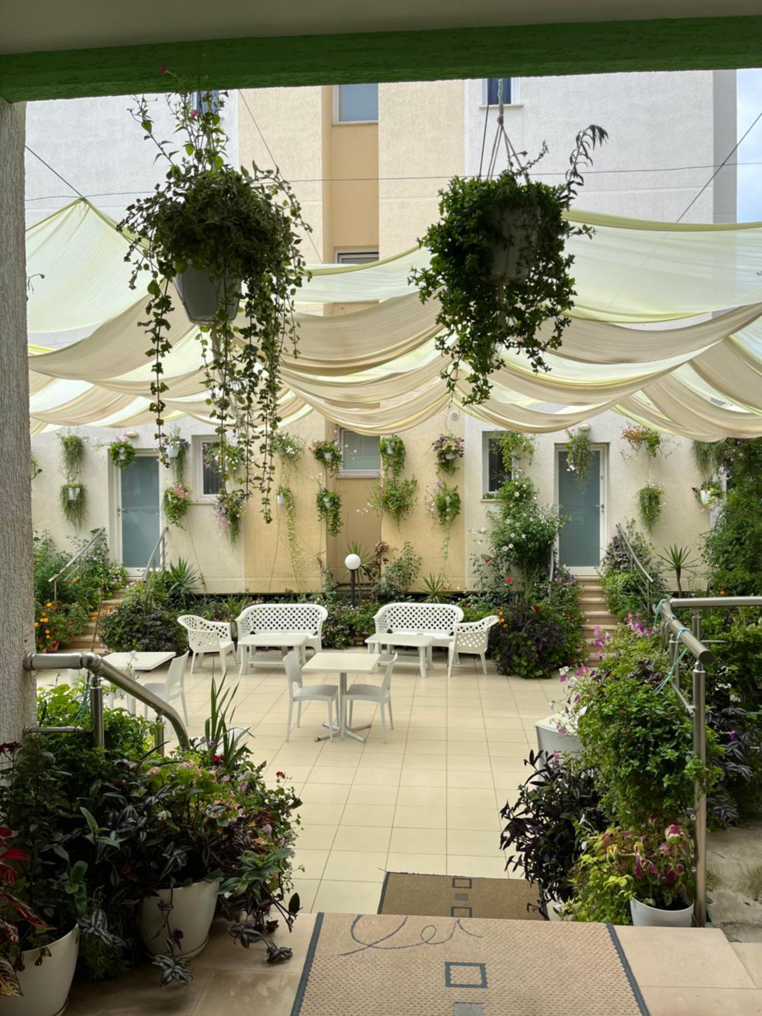 Hotel Garden Radhimë Buitenkant foto